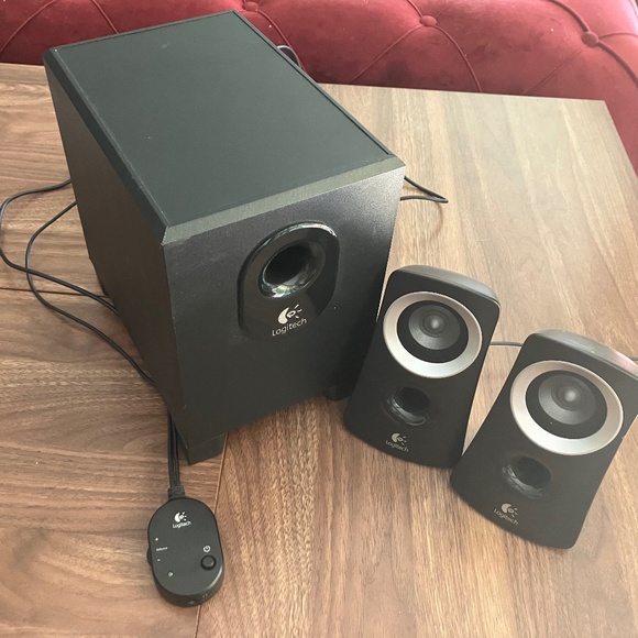 Logitech z313 multimedia computer speakers - Picture 1 of 2